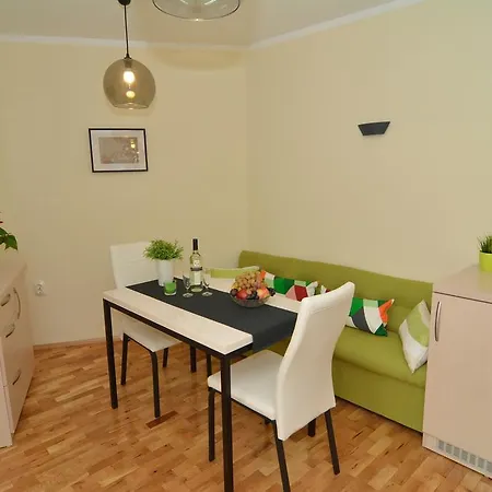 Luxury Apartment *